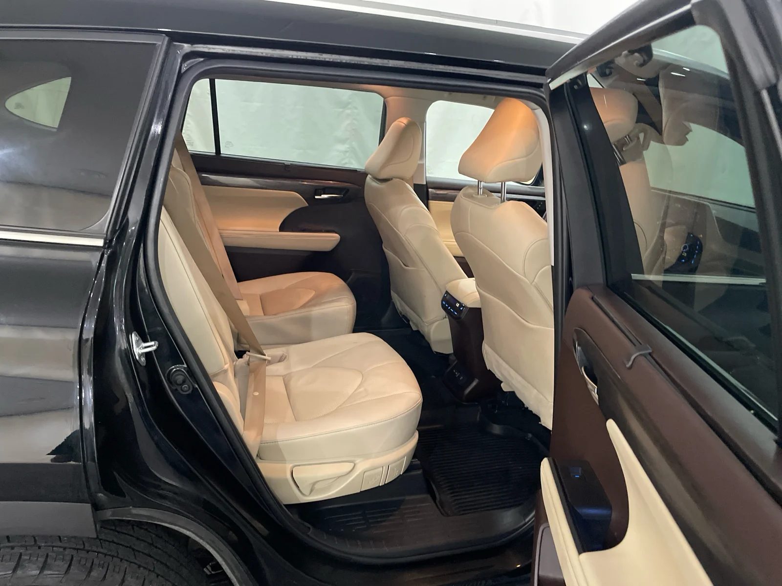 Used 2022 Midnight Black Metallic Toyota Platinum image 28