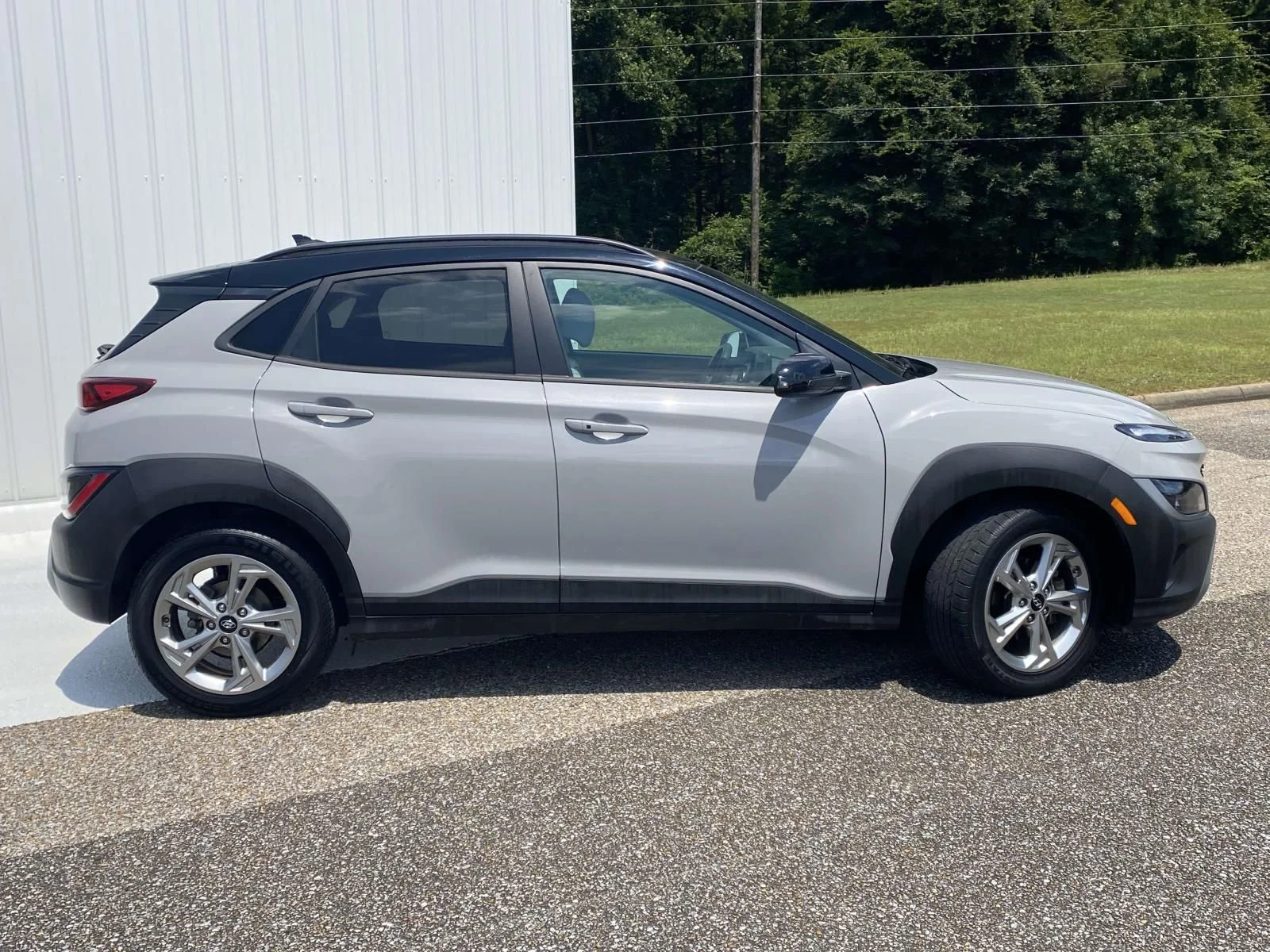 Used 2023 Silver Hyundai SEL image 8