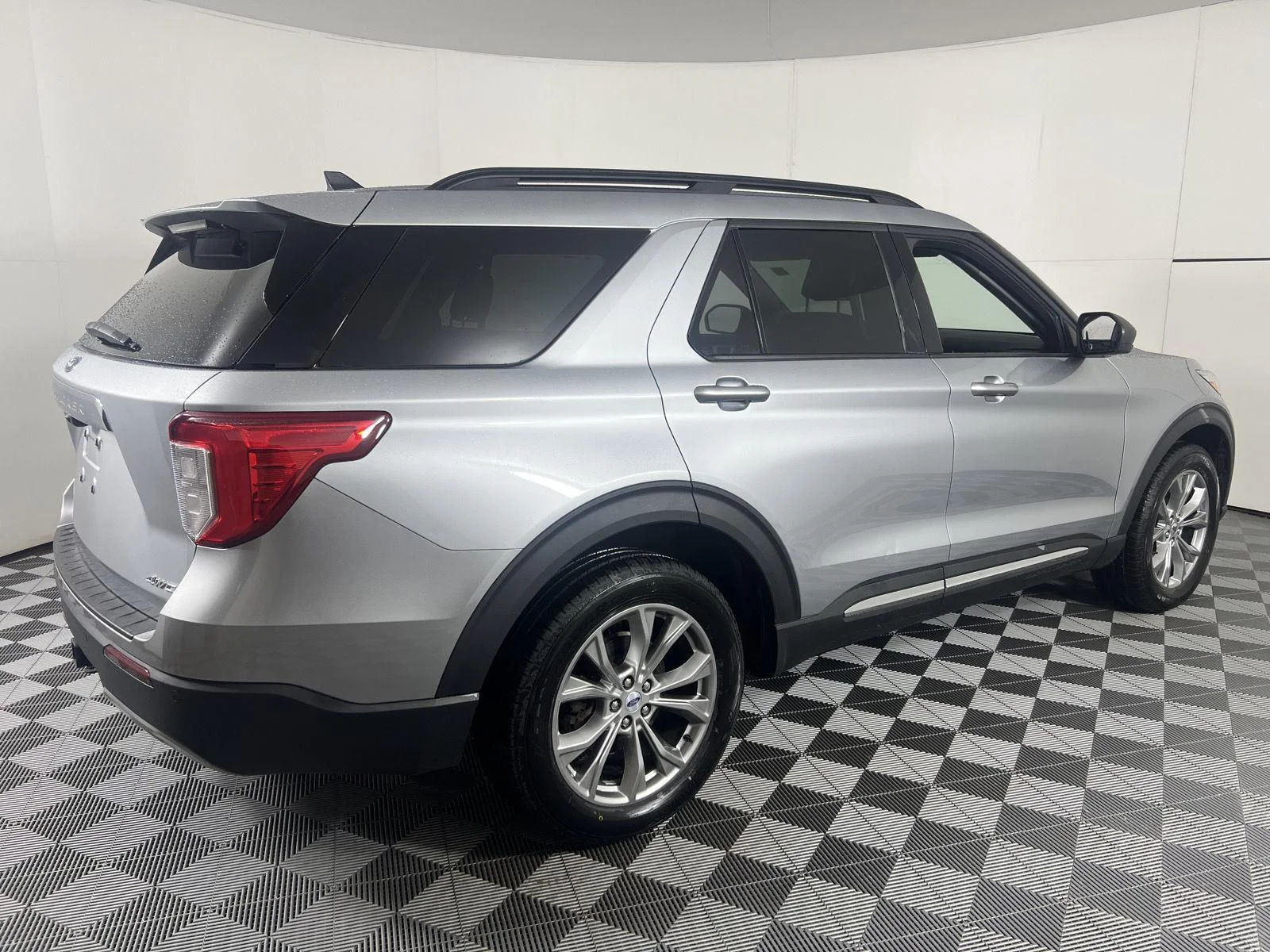 Used 2023 Iconic Silver Ford XLT image 11