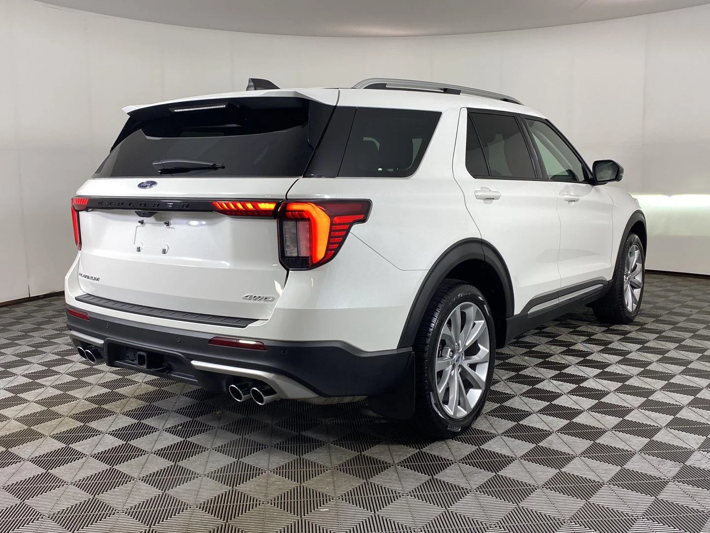 Used 2025 Star White Metallic Tri-Coat Ford Platinum image 5