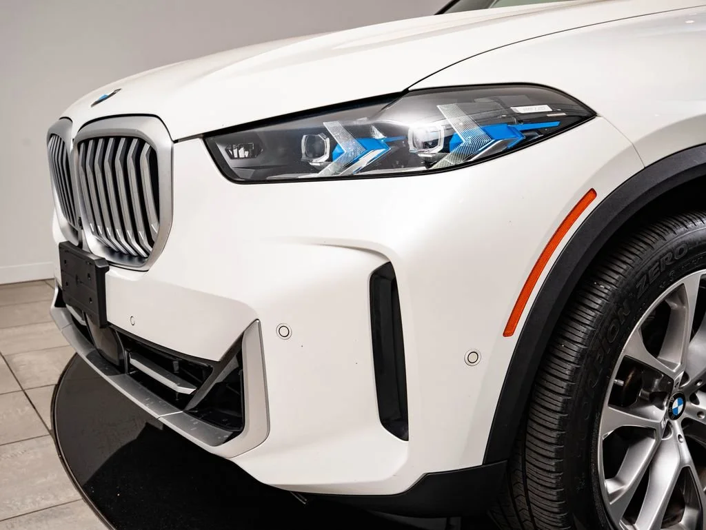 Used 2024 Mineral White Metallic BMW xDrive40i image 3
