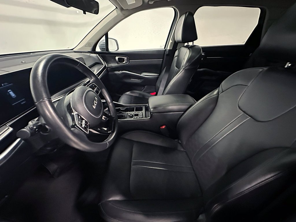 Used 2024 Silver Kia S image 3