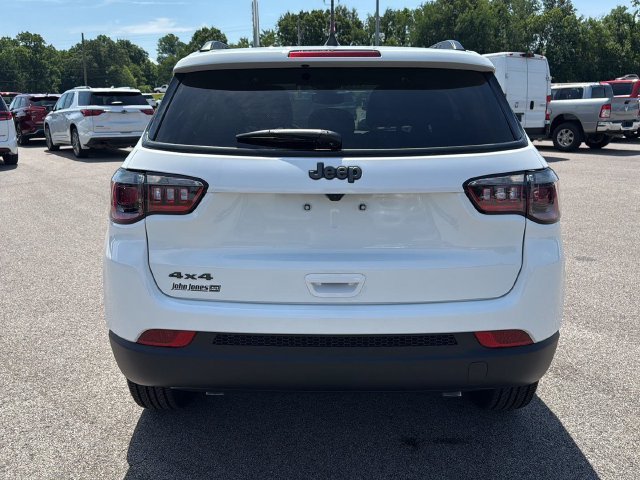 New 2026 Bright White Clear-Coat Exterior Paint Jeep Latitude image 13