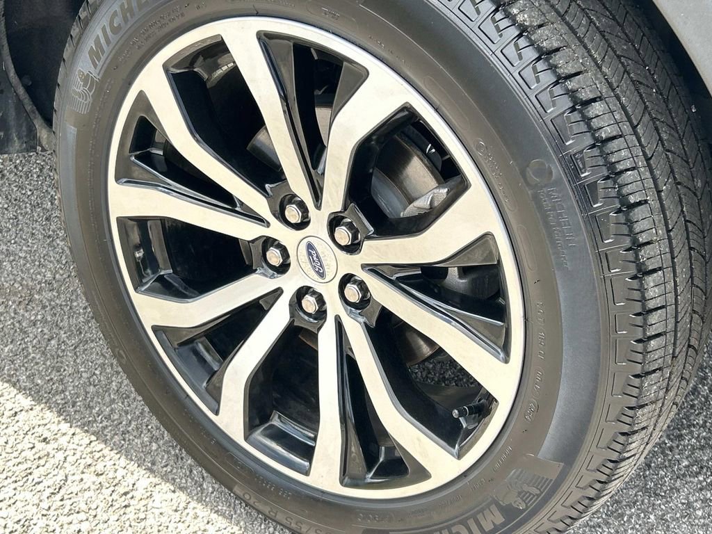 Used 2025 Agate Black Metal Ford ST-Line image 12