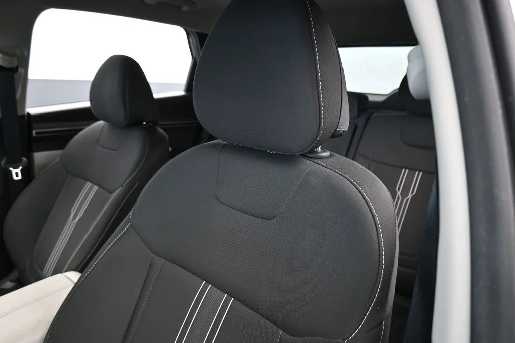 Used 2024 White Pearl Hyundai SEL image 16