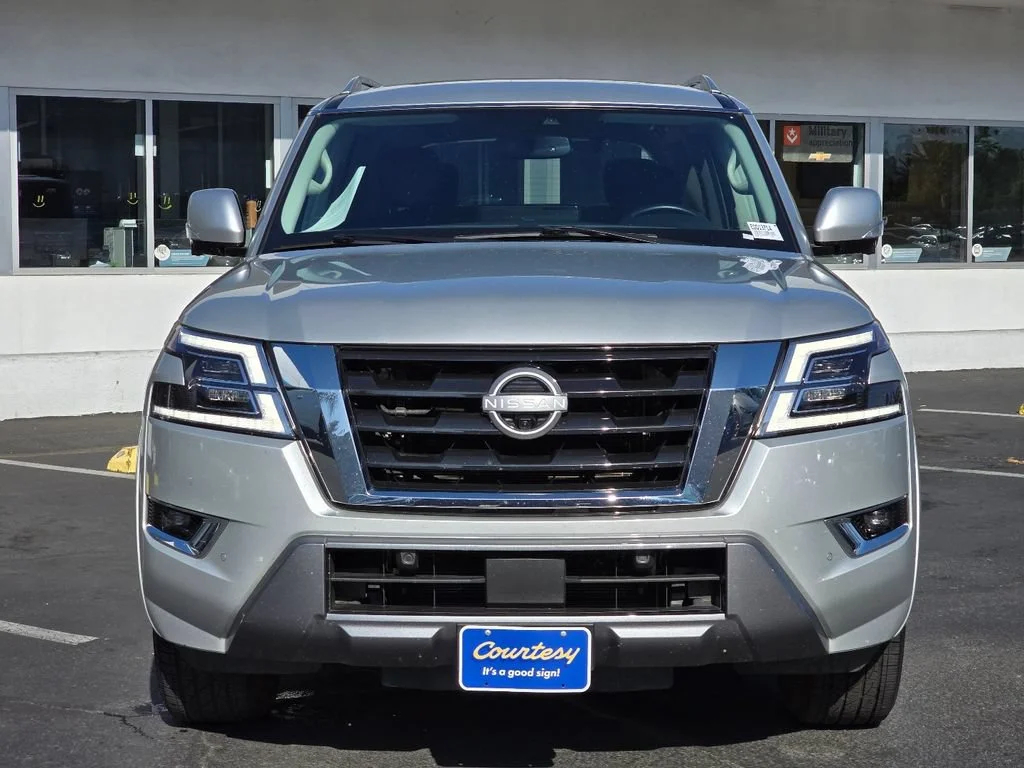 Used 2024 Silver Nissan SL image 4