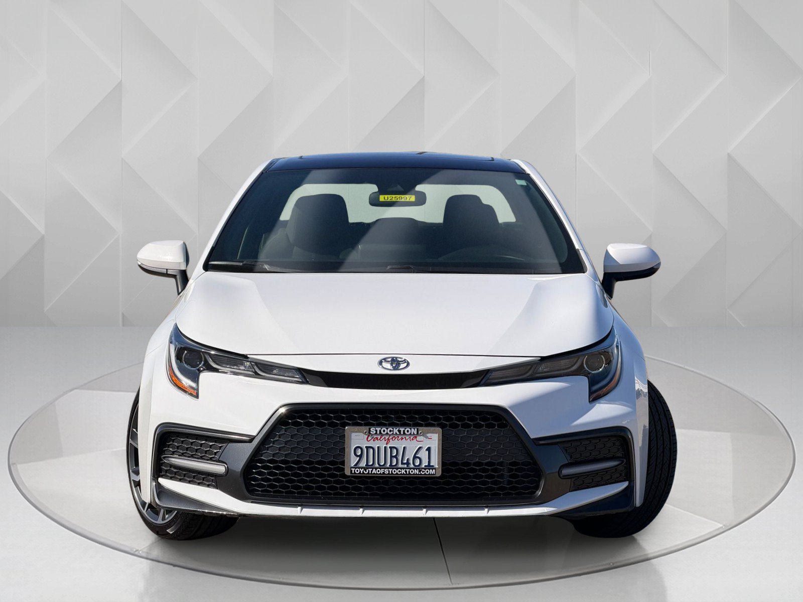 Certified Used 2022 White w/Black Sand Pearl Roof Toyota SE image 5