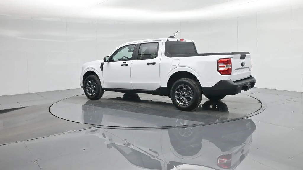 New 2026 Oxford White Ford XLT image 6