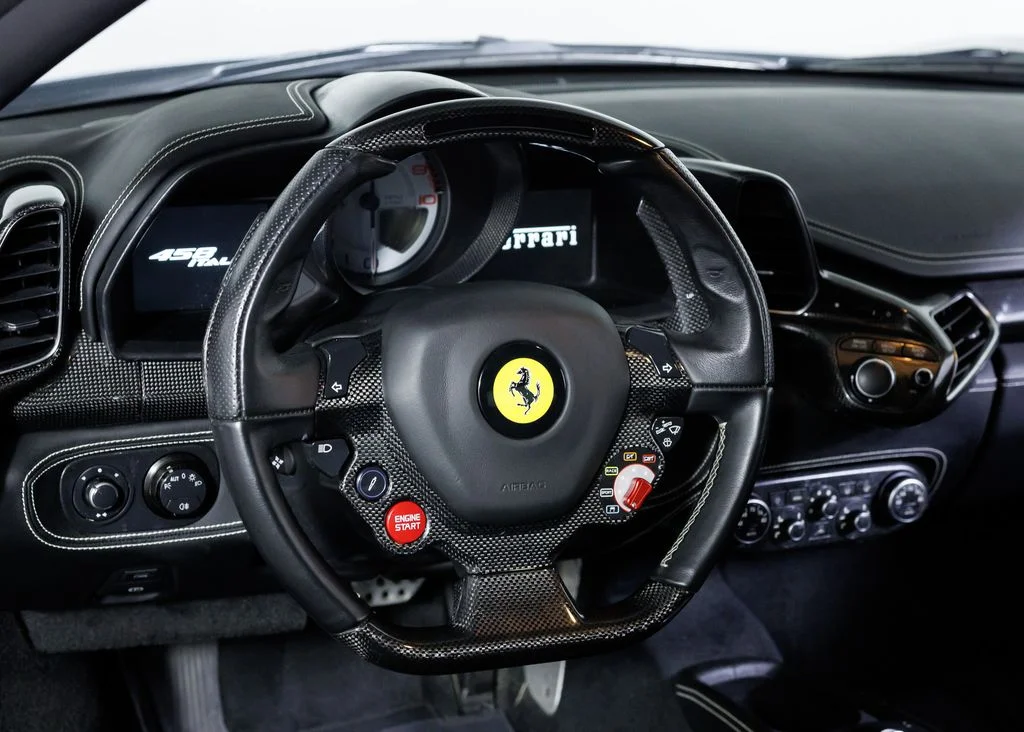 Used 2011 Grigio Alloy Ferrari Base image 14