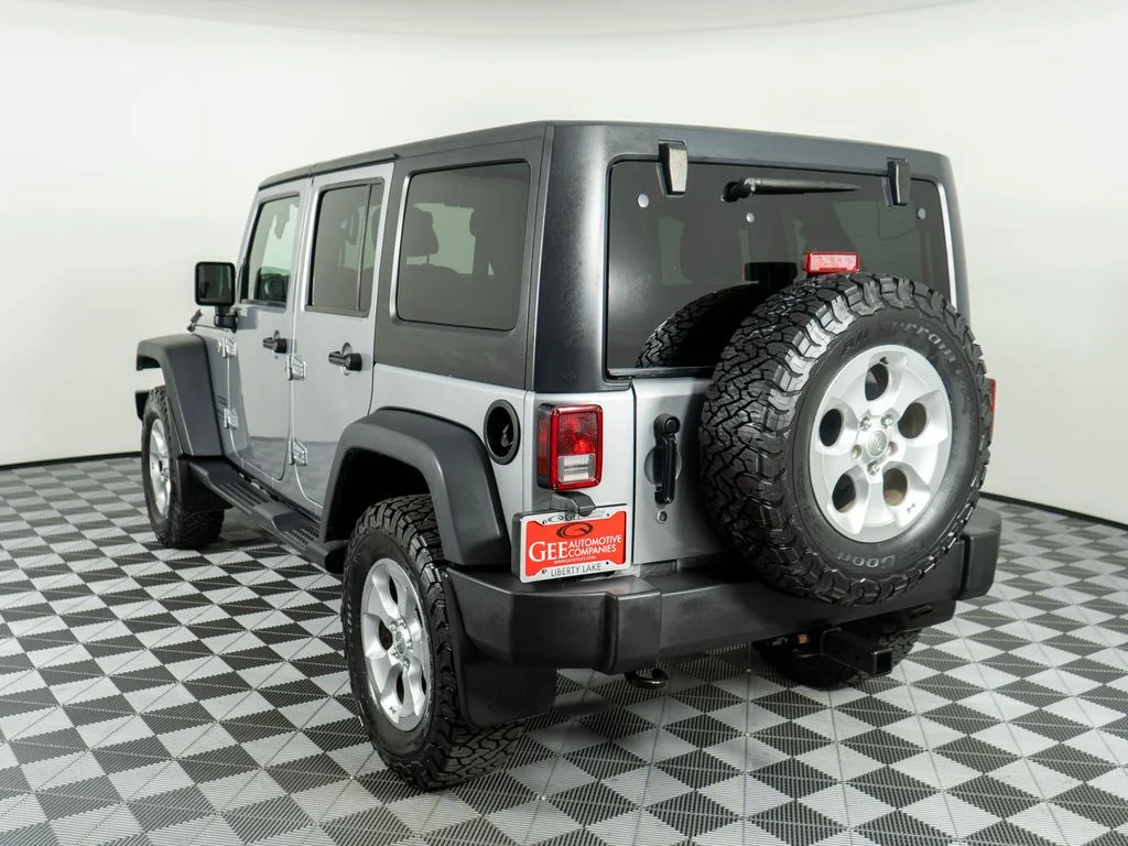 Used 2017 Silver Jeep Unlimited Sport image 4