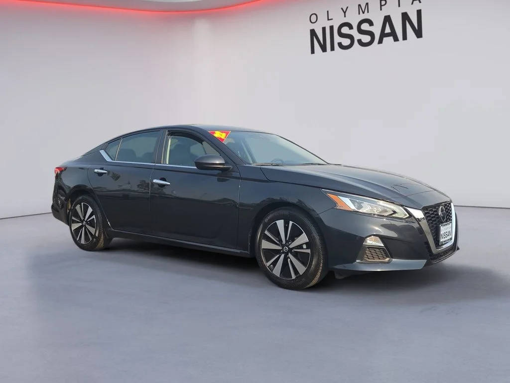 Used 2022 Blue Nissan 2.5 SV image 9