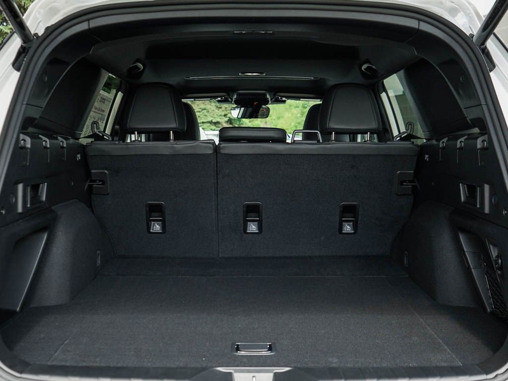 New 2026 CRYSTAL WHITE PEARL Subaru Premium image 8