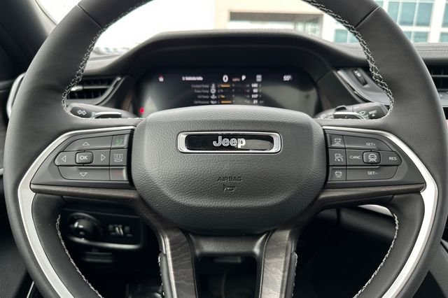 New 2026 Bright White Clear-Coat Exterior Paint Jeep Limited image 23
