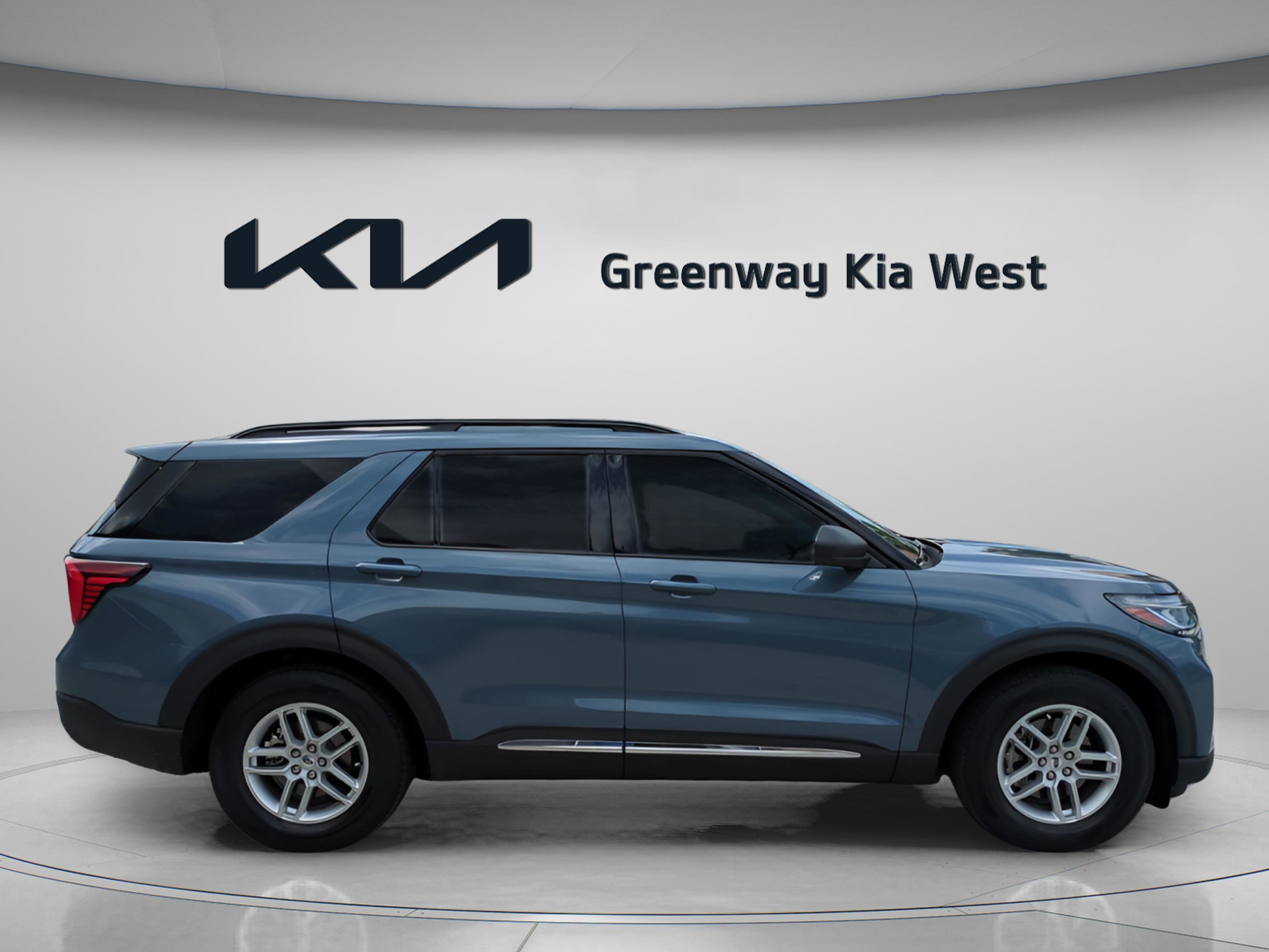 Used 2025 Vapor Blue Ford Active image 8