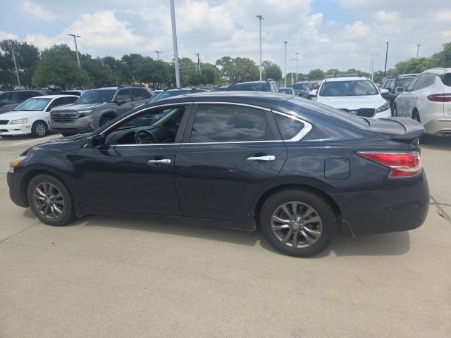 Used 2015  Nissan 2.5 S image 5