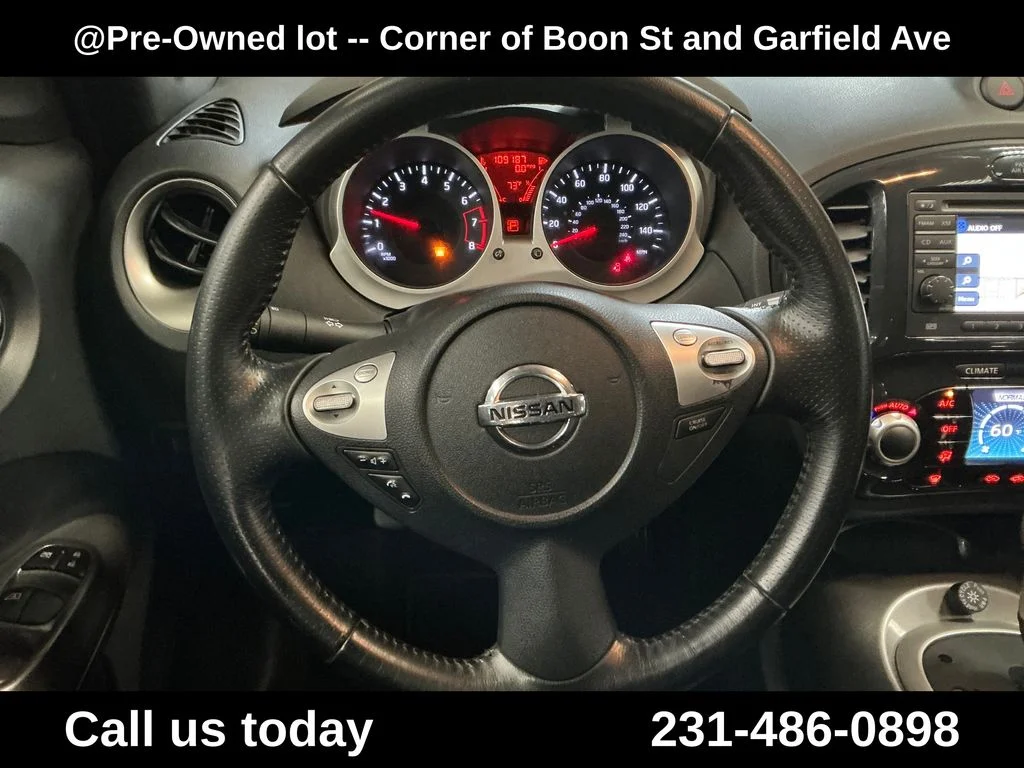 Used 2012 Red Nissan SL image 20