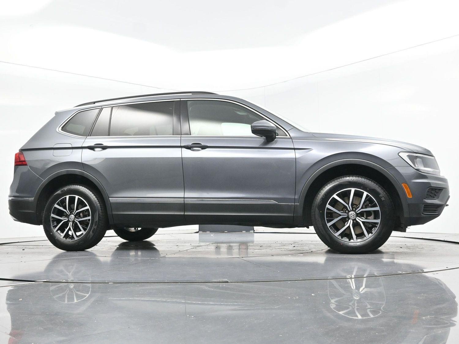 Used 2021 Platinum Gray Metallic Volkswagen SE image 38