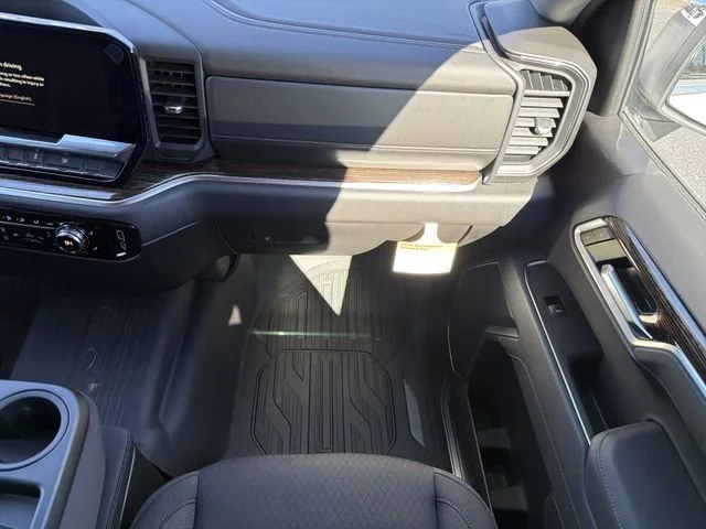 New 2026 Summit White GMC SLE image 15