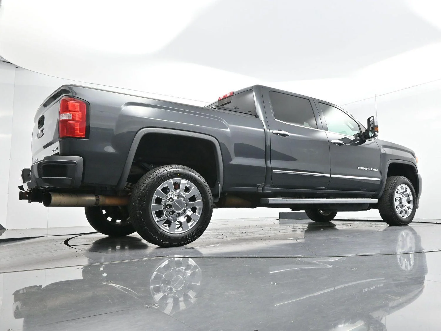 Used 2017 DARK SLATE METALLIC GMC Denali image 55