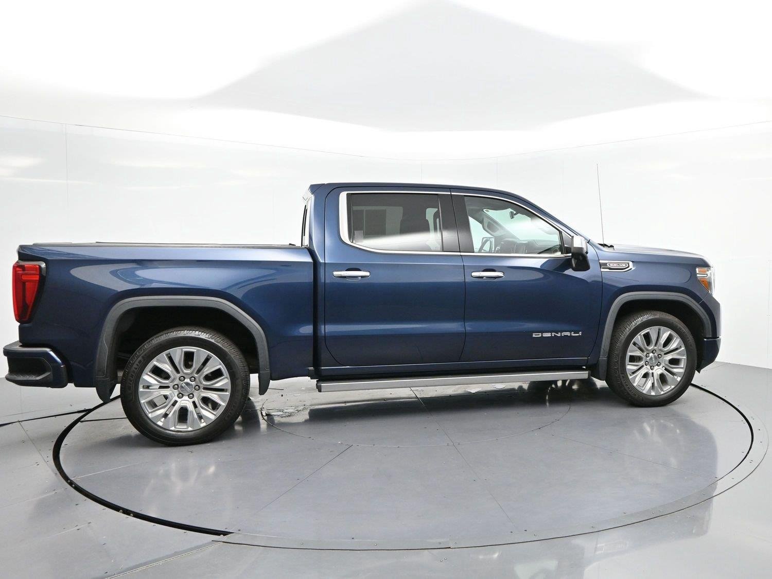 Used 2022 PACIFIC BLUE METALLIC GMC Denali image 8