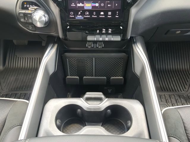 New 2026 Diamond Black Crystal Pearl-Coat Exterior Paint RAM Laramie image 21