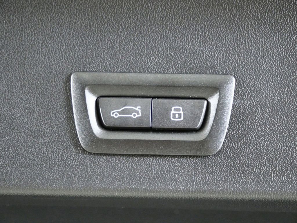 Used 2026 Skyscraper Grey Metallic BMW 30 xDrive image 29