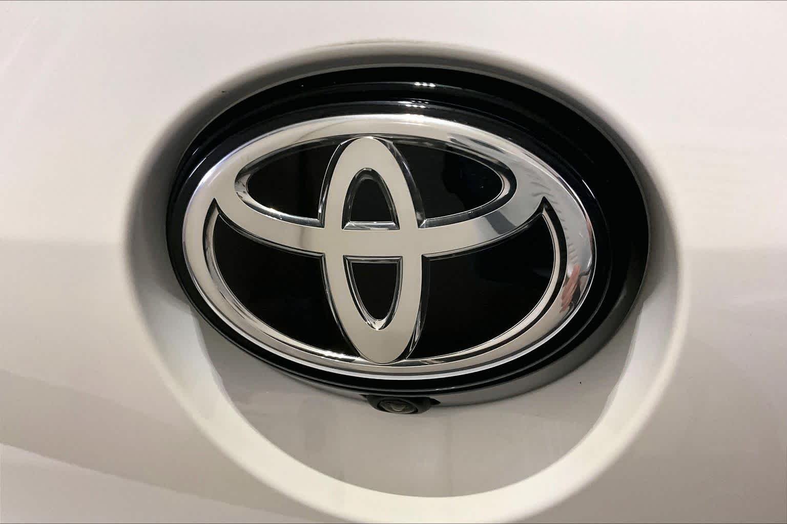 Used 2025 Ice Cap Toyota Premium image 60
