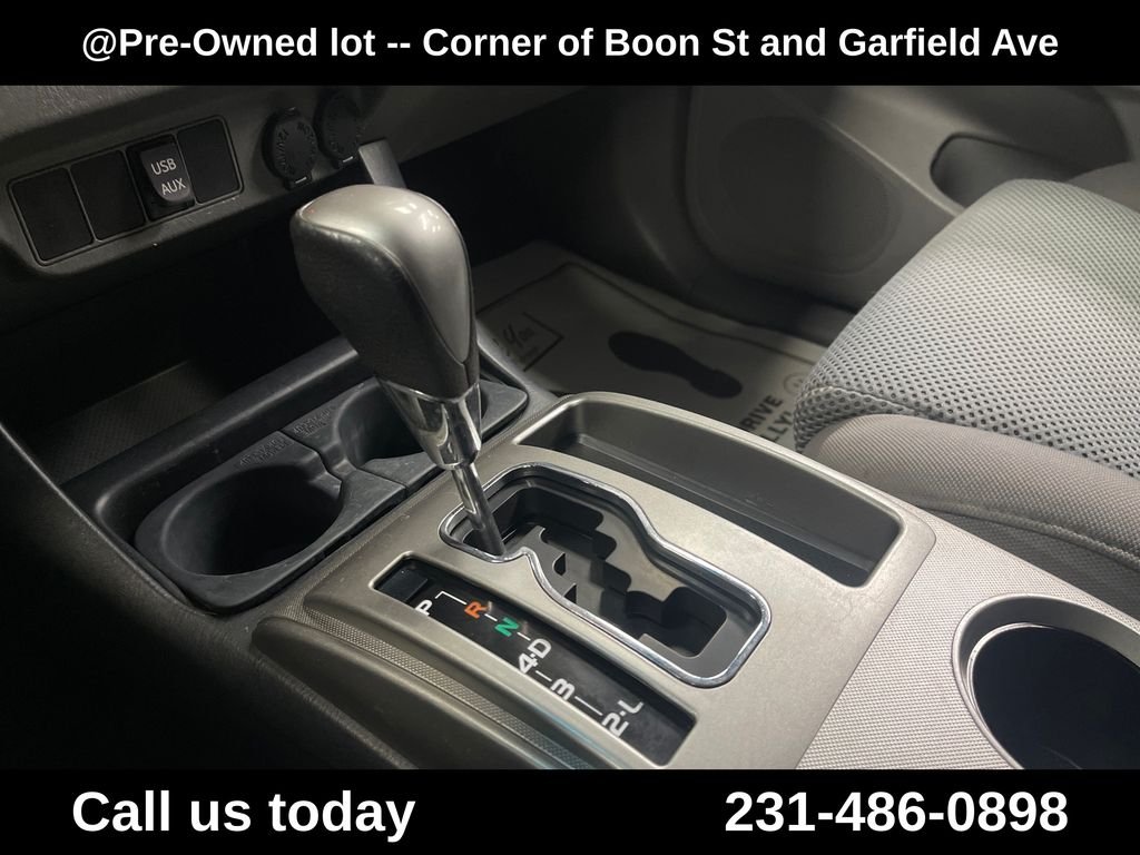 Used 2013 White Toyota Base image 26