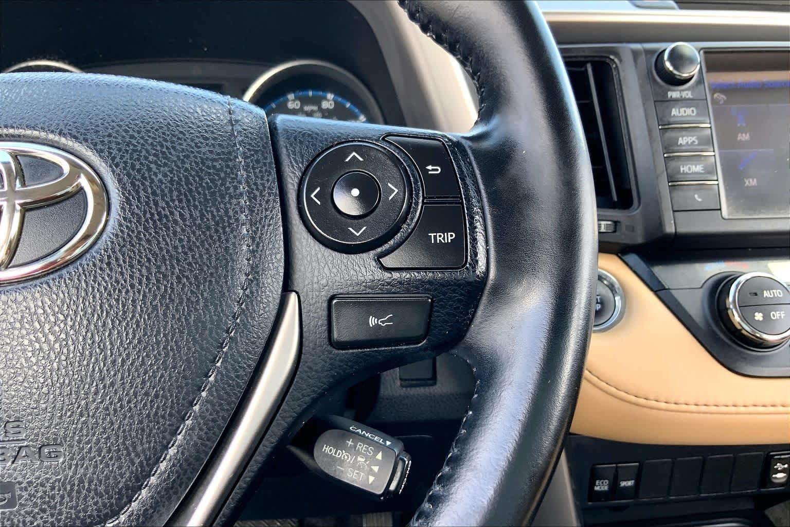 Used 2018 Super White Toyota XLE image 24