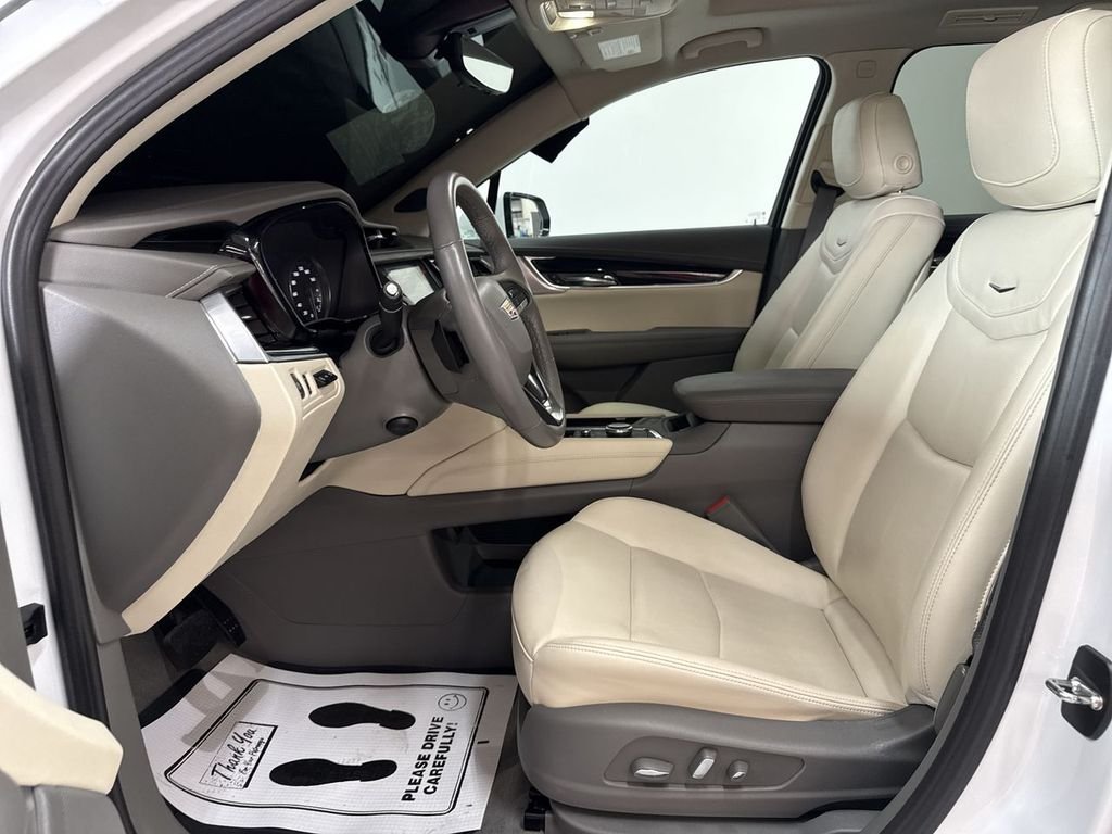Used 2024 Crystal White Cadillac Premium Luxury image 12