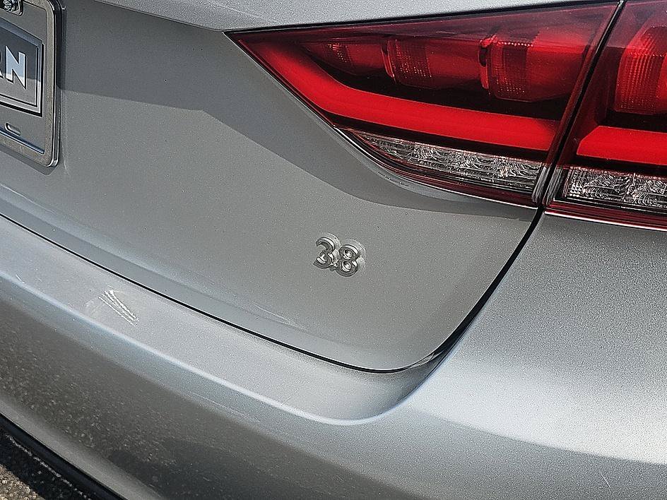 Used 2015 Santiago Silver Hyundai 3.8L image 9