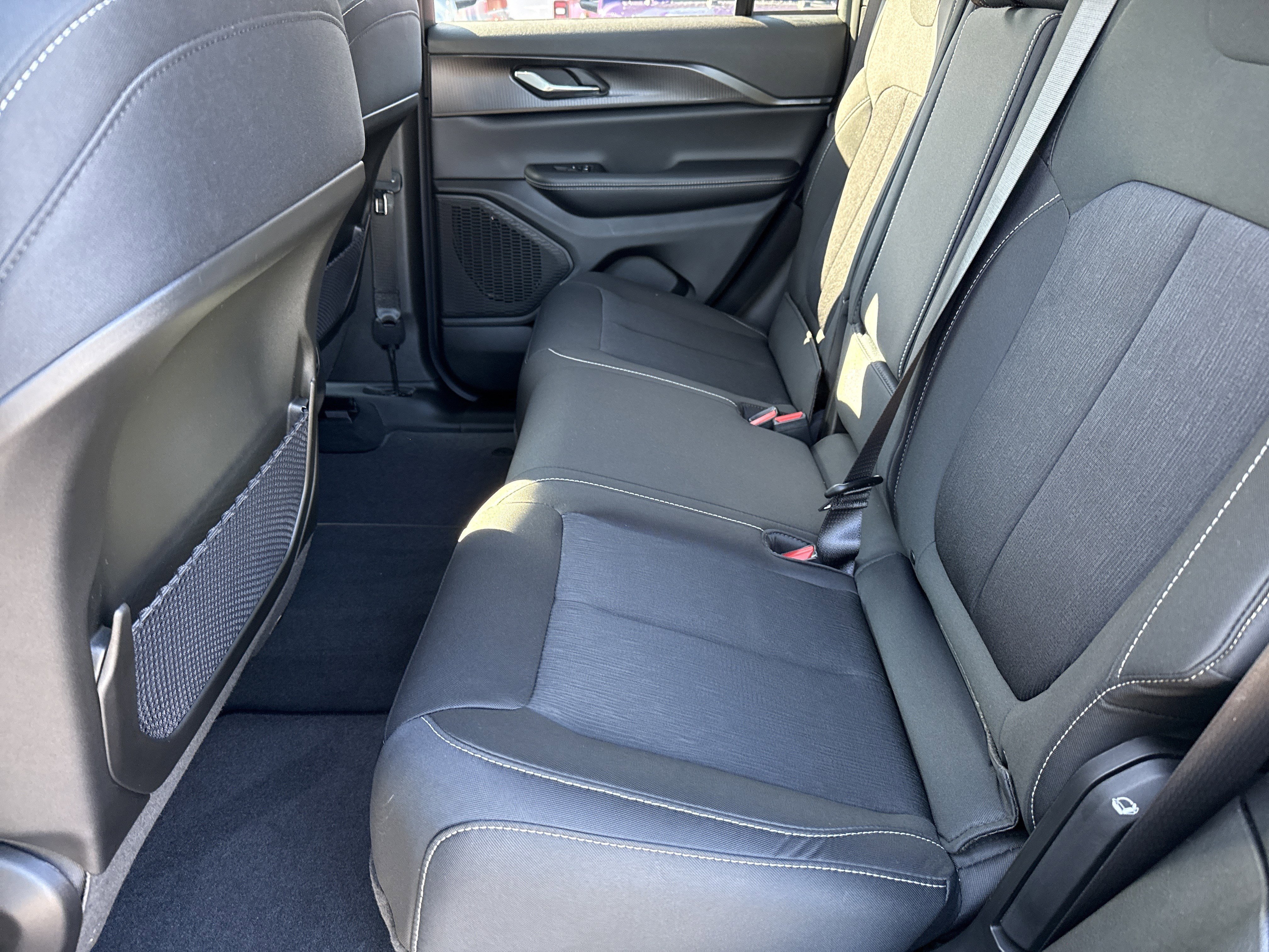 New 2025 Baltic Gray Metallic Clearcoat Jeep Laredo image 21