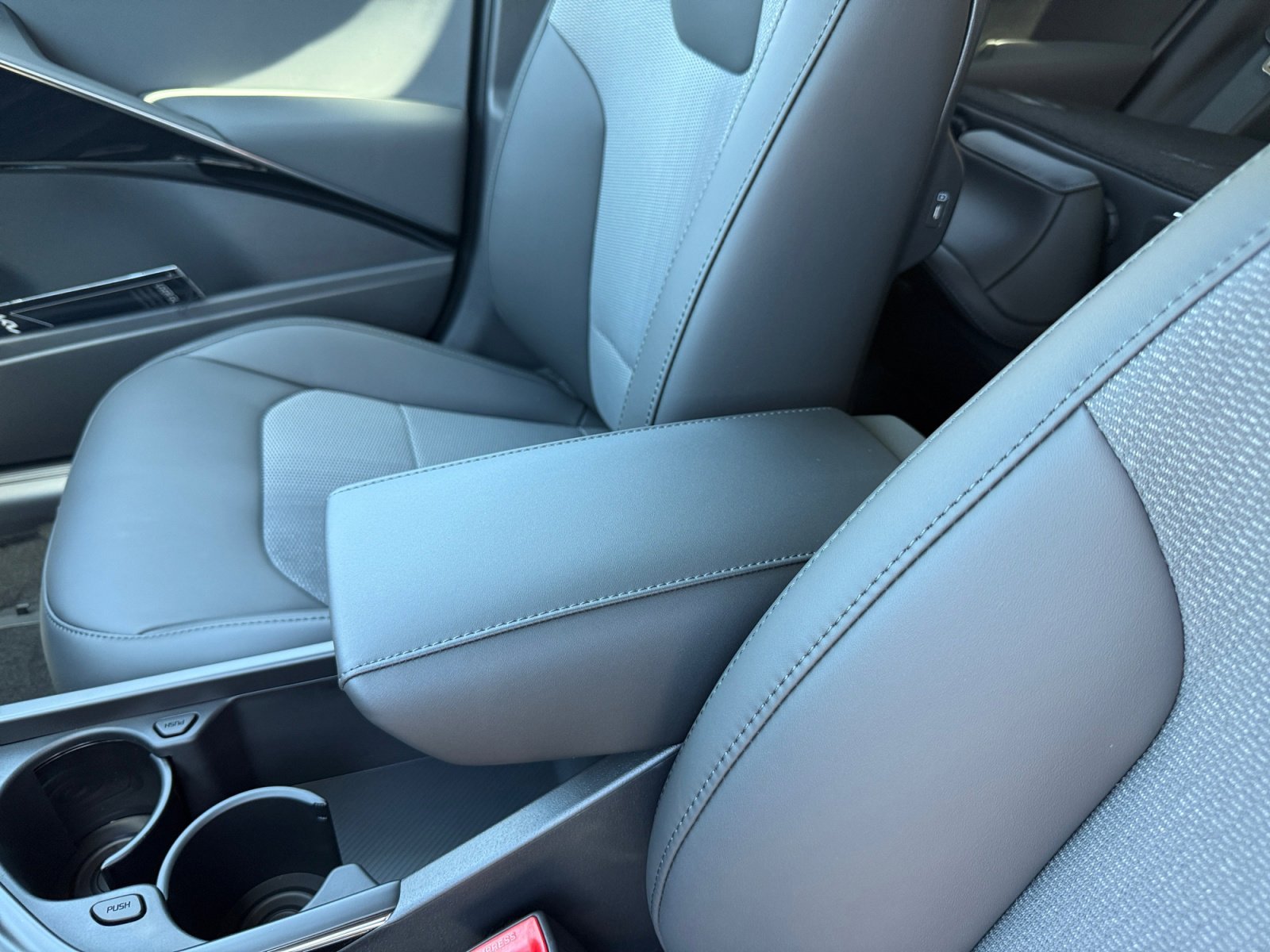 New 2026 Mineral Blue Kia Wind image 14