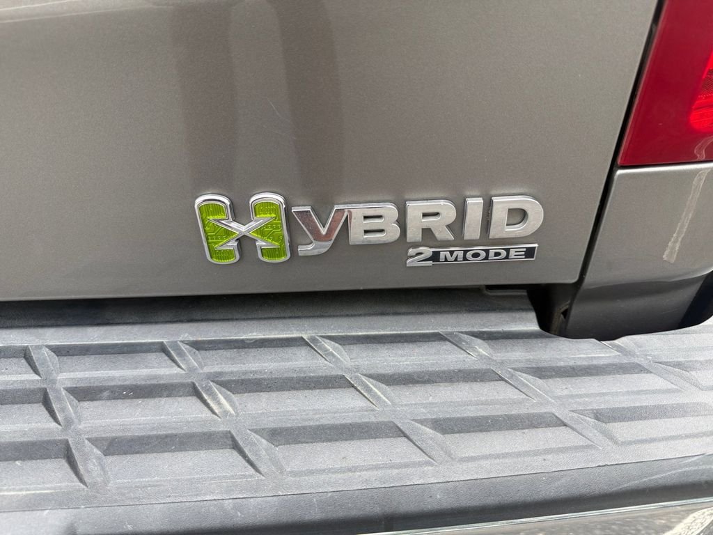 Used 2009 Gray Chevrolet 2HY image 29