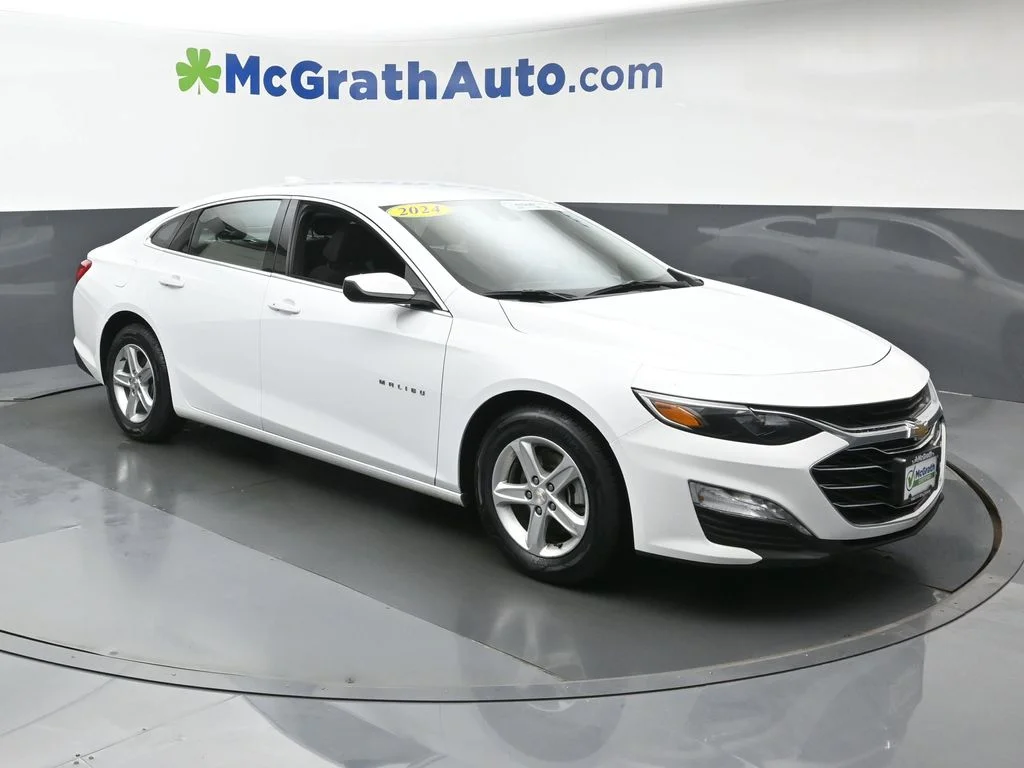 Used 2024 White Chevrolet LT image 2