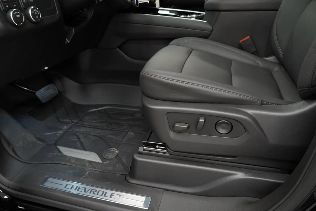New 2026 Black Chevrolet Z71 image 25