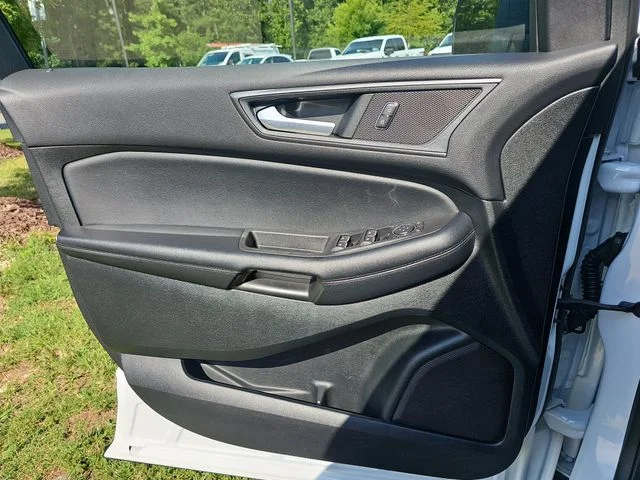 Used 2022 White Ford SE image 25