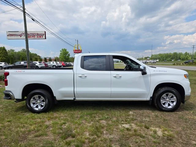 Used 2023 White Chevrolet LT image 9