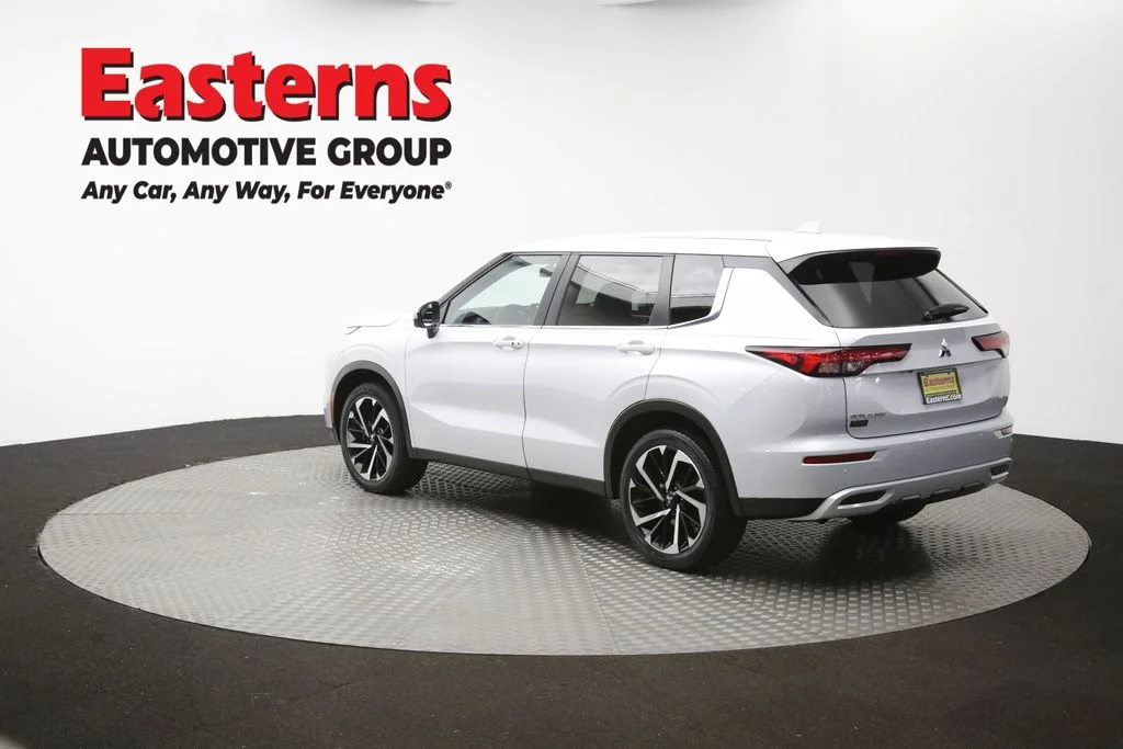 Used 2024 White Mitsubishi SE image 63