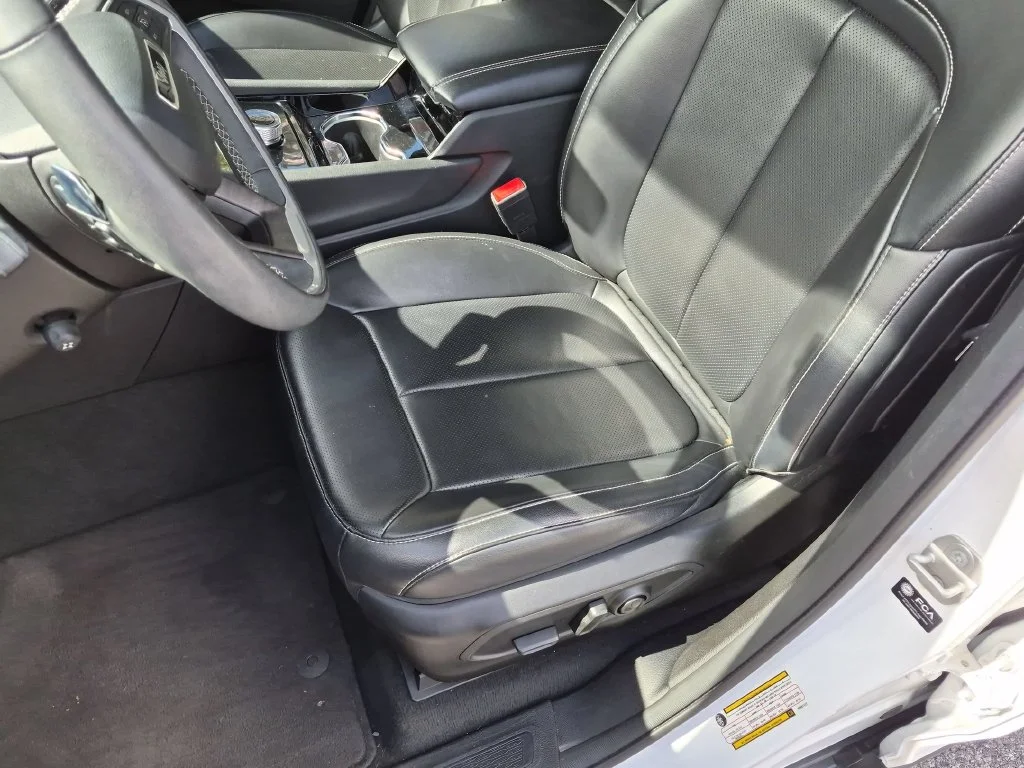 Used 2023 White Jeep Limited image 23