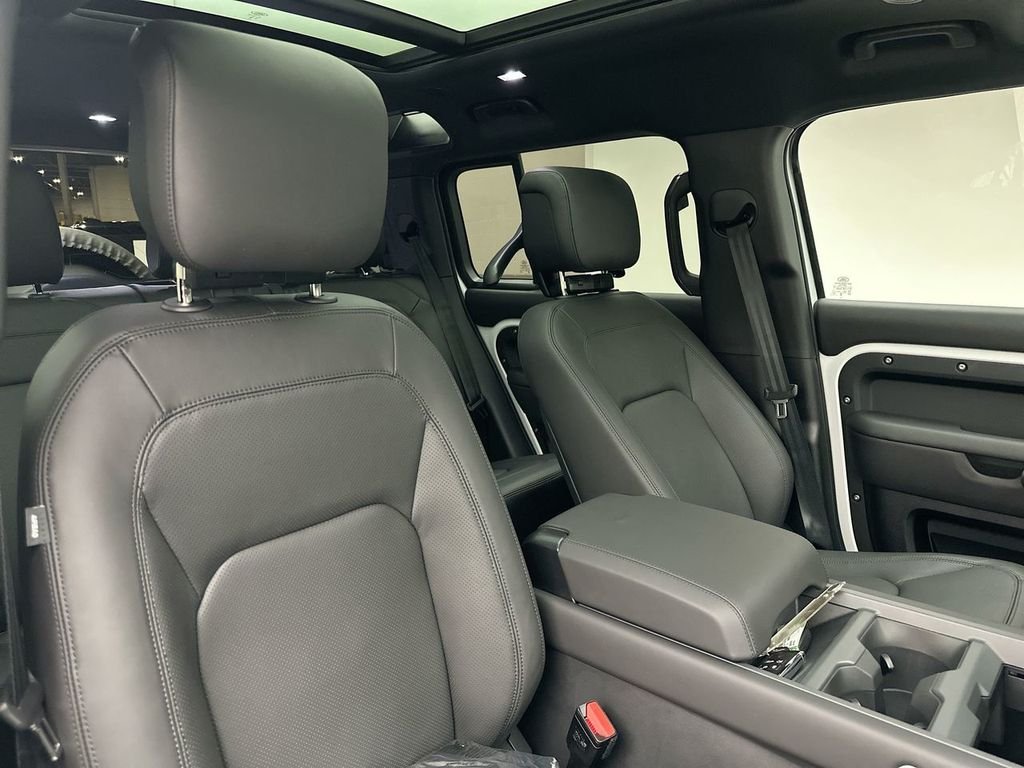 New 2026 Fuji White Land Rover S image 6