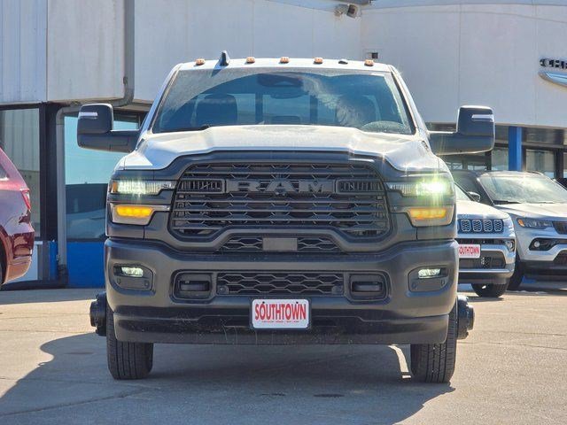 New 2026 Bright White Clear-Coat Exterior Paint RAM Tradesman image 2
