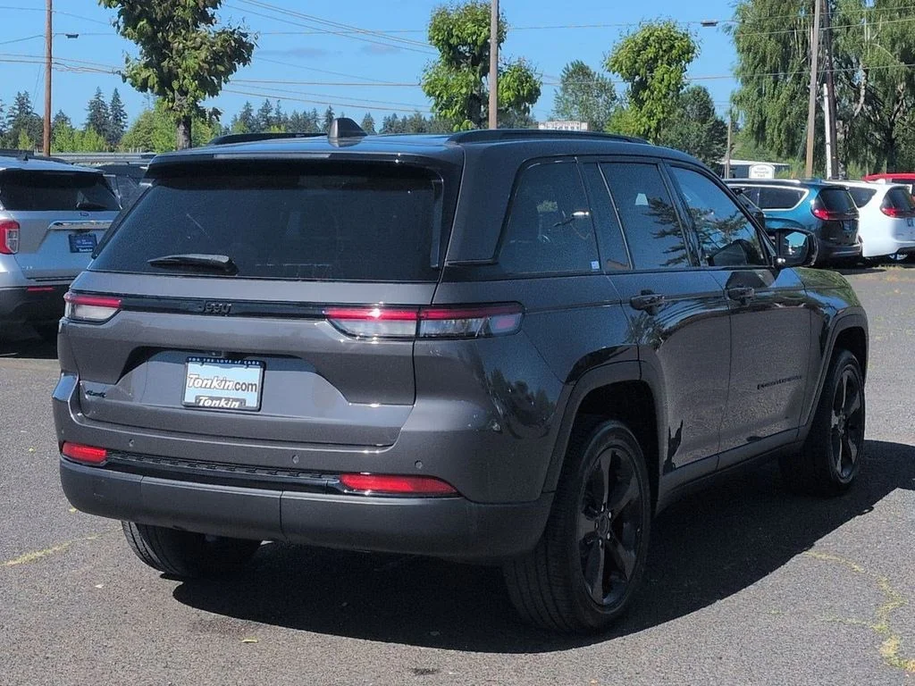Used 2023 Baltic Gray Metallic Clearcoat Jeep Altitude X image 5