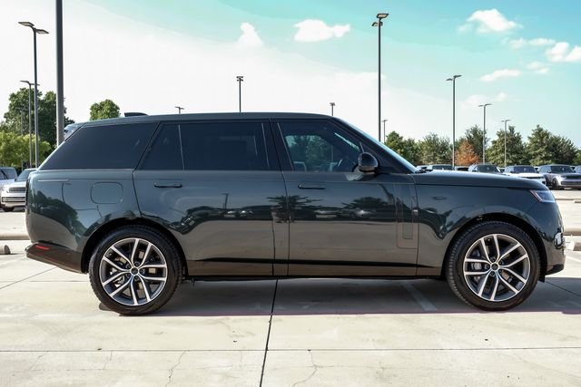 New 2026 Belgravia Green Land Rover SE image 8
