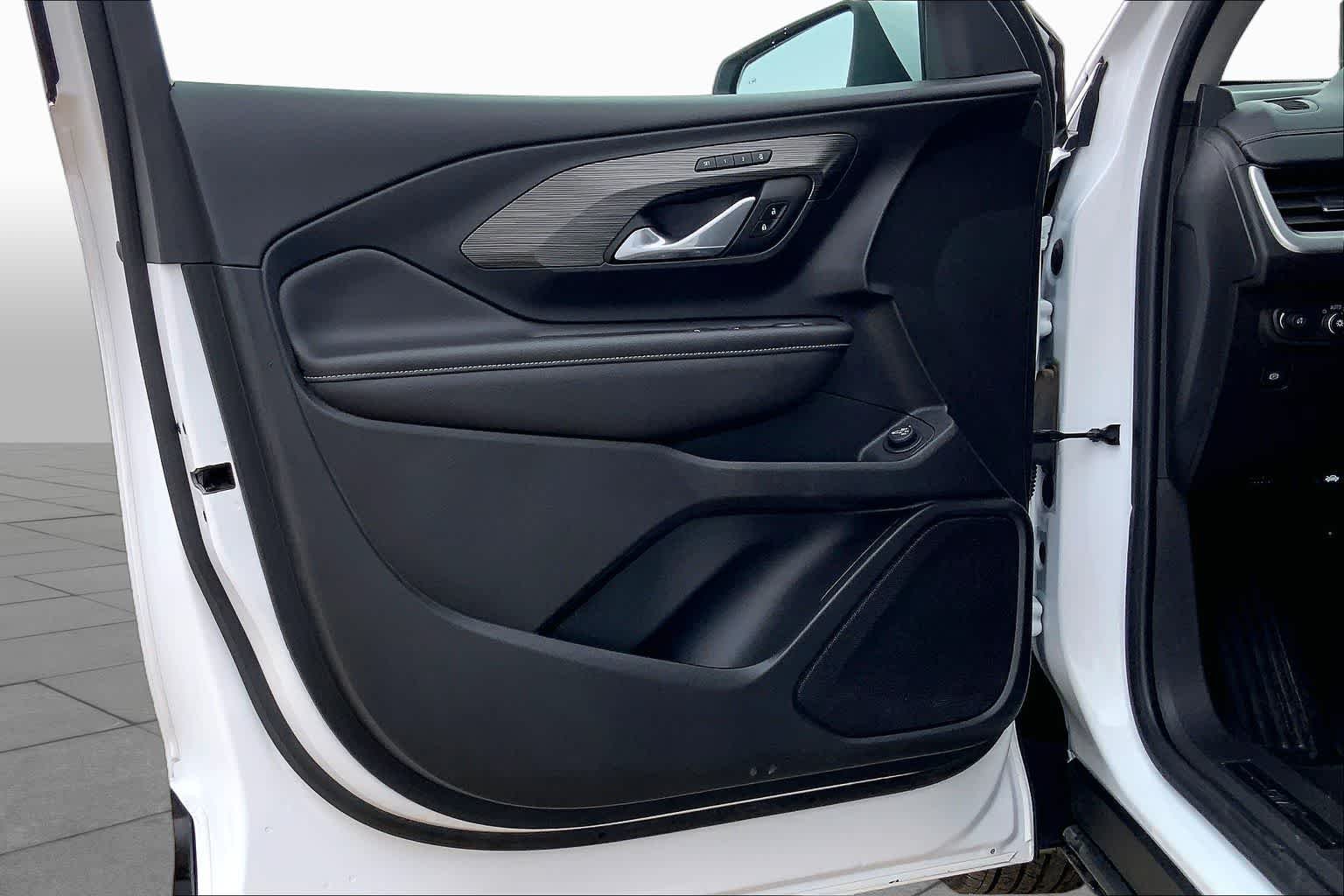 Used 2022 Summit White GMC SLT image 22