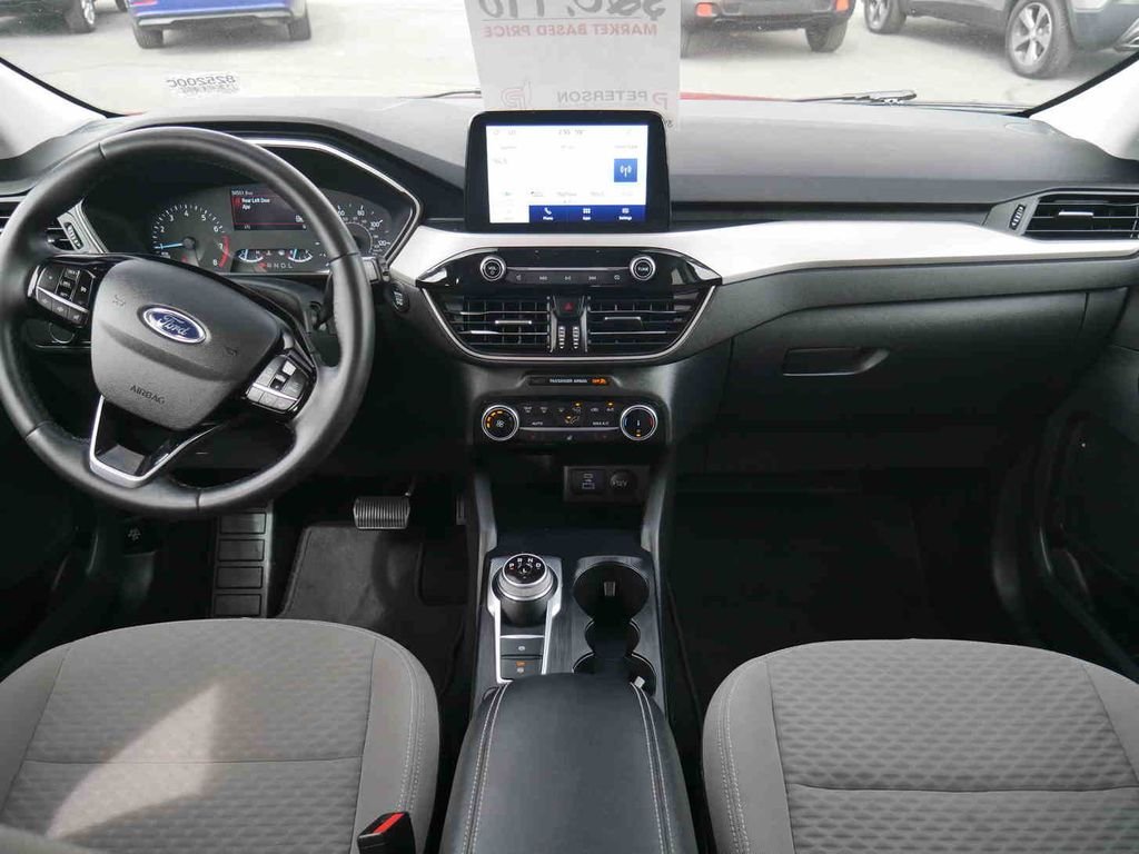 Used 2022 Red Ford SE image 5