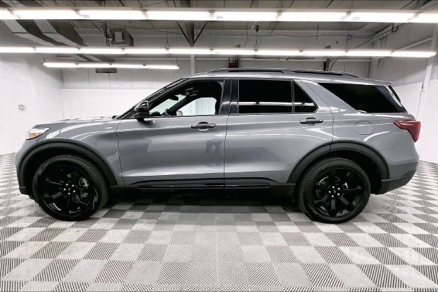 Used 2024 Carbonized Gray Metallic Ford ST-Line image 14