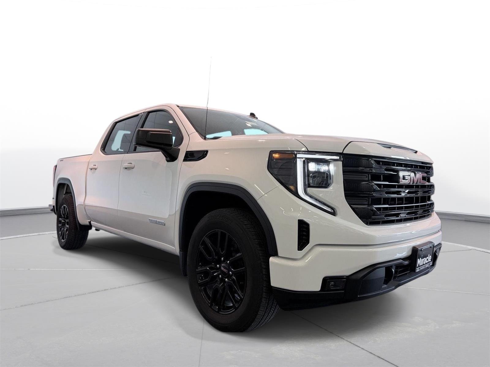 Used 2023 Summit White GMC Elevation image 9