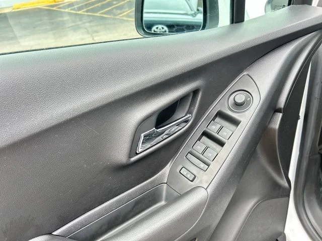 Used 2020 White Chevrolet LT image 23