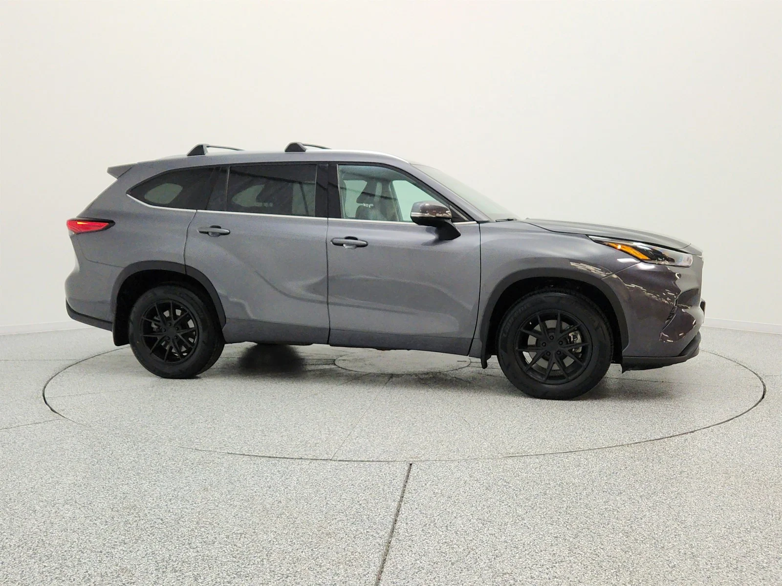 Used 2021 Magnetic Gray Metallic Toyota Hybrid XLE AWD (Natl) image 4